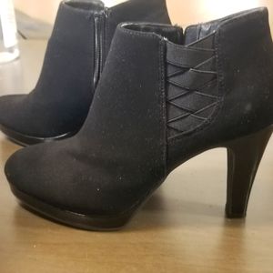 Unlisted black booties by Kenneth Cole size 9